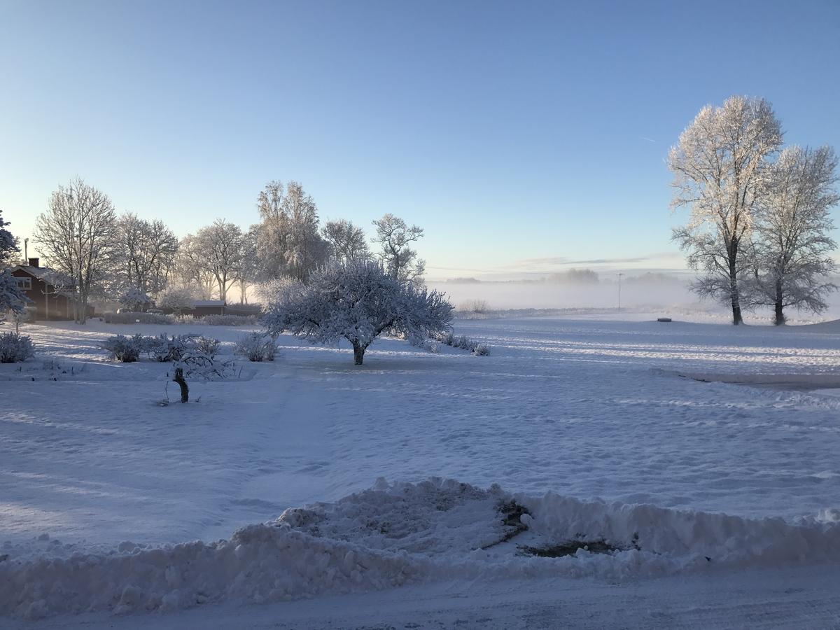 Christinas Gästgifveri B&B Ervalla Exterior foto