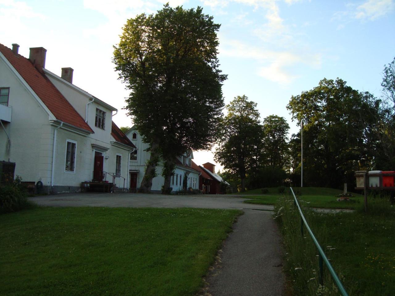 Christinas Gästgifveri B&B Ervalla Exterior foto